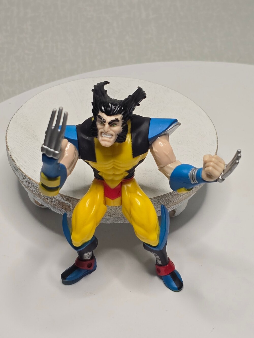 Wolverine Vintage 1996 Marvel Toy Biz Action Figure Toy Collectible